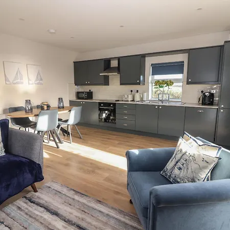 بيت للعطل The Boathouse كيلكي